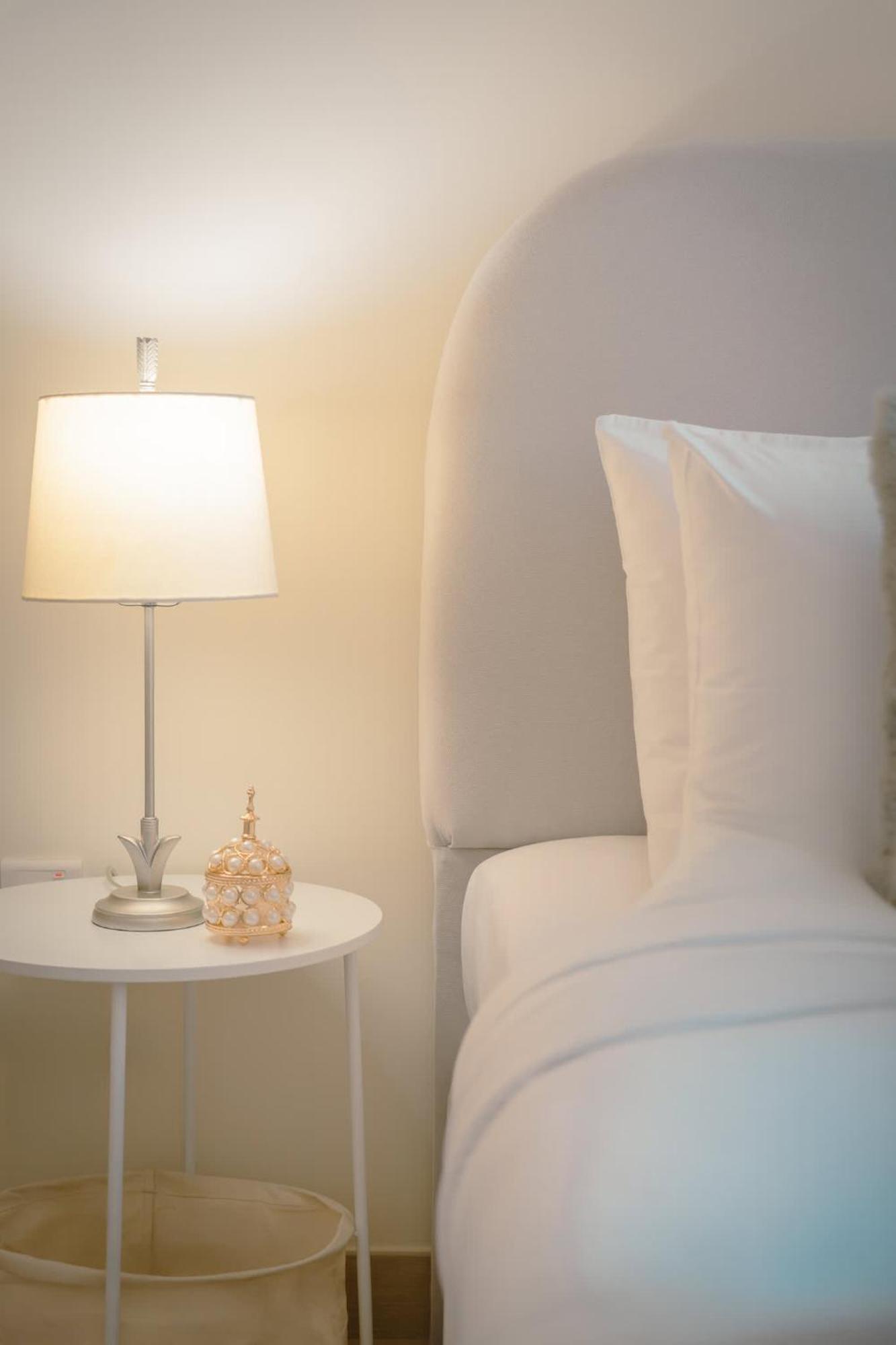 Apartment Airstay - Serene 1br - Community & Pool Views - Monthly Offer Available *