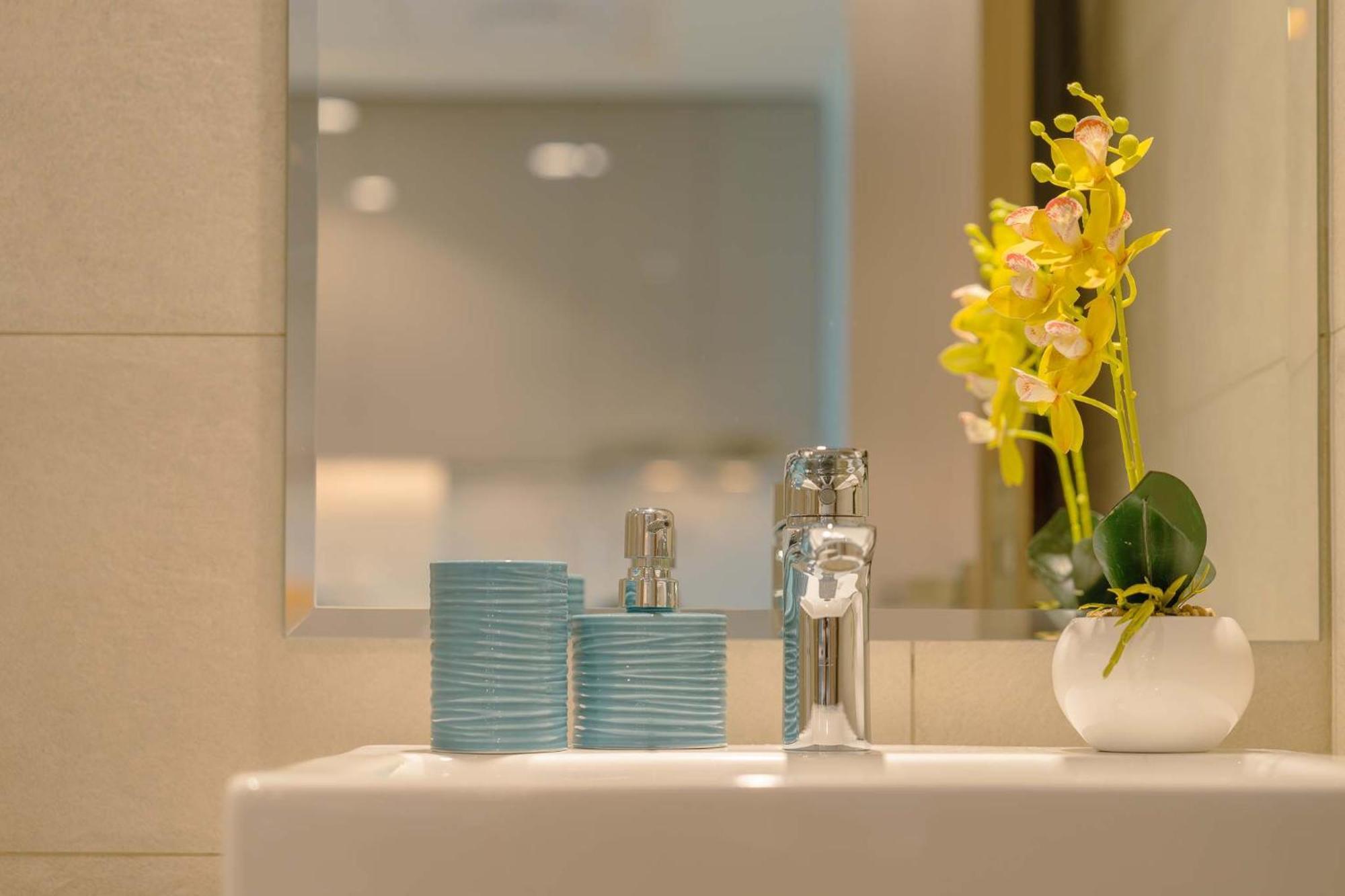 Apartment Airstay - Serene 1br - Community & Pool Views - Monthly Offer Available *