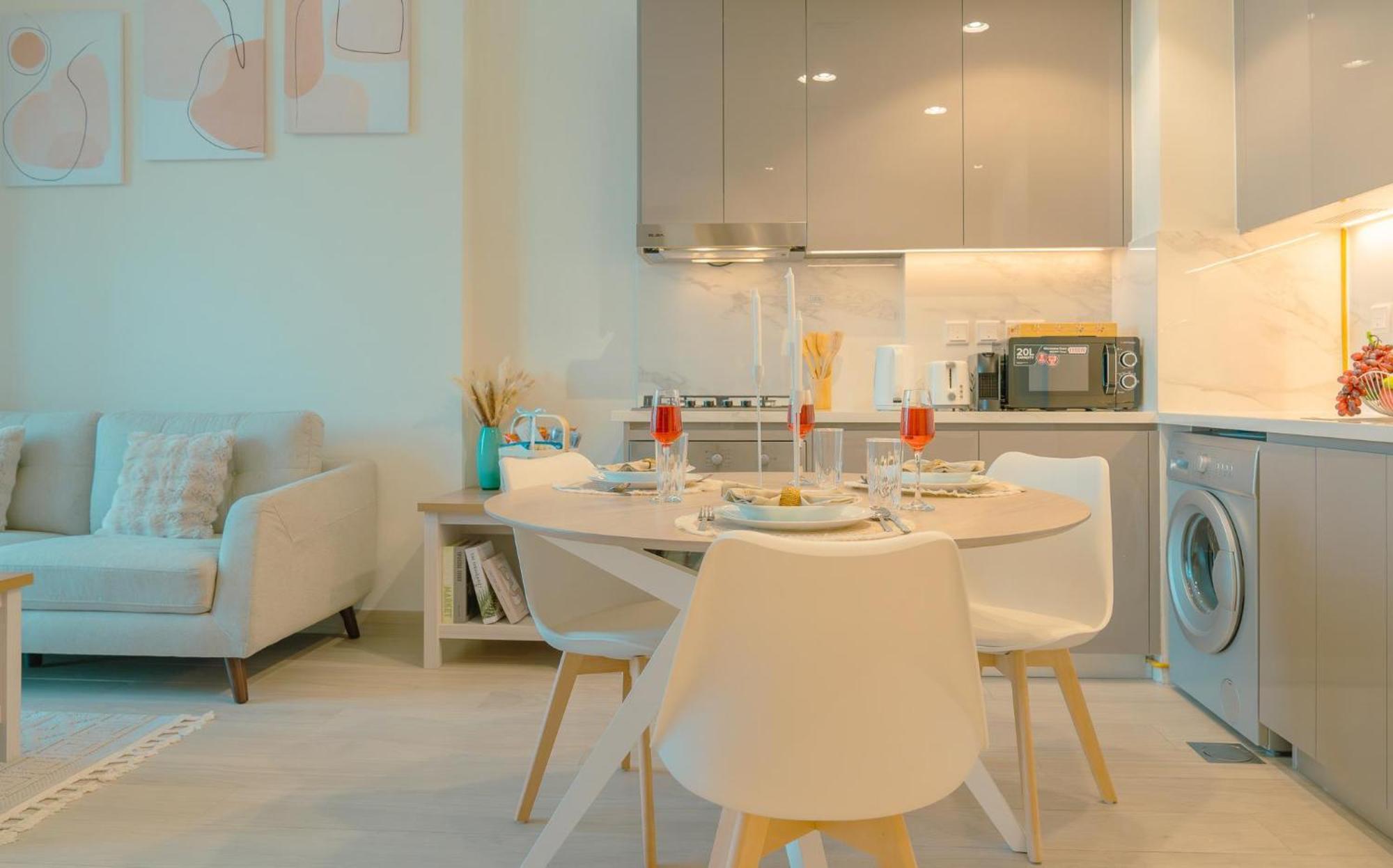 Apartment Airstay - Serene 1br - Community & Pool Views - Monthly Offer Available *