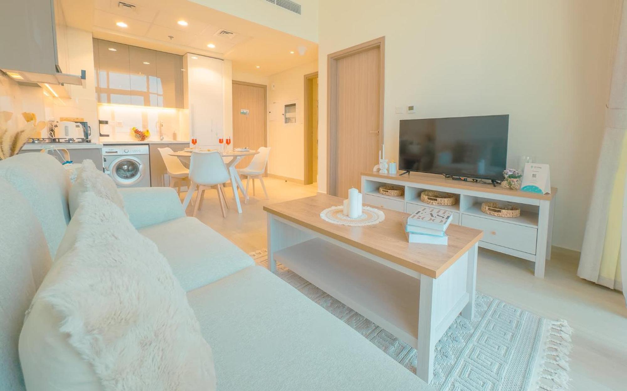 Apartment Airstay - Serene 1br - Community & Pool Views - Monthly Offer Available *